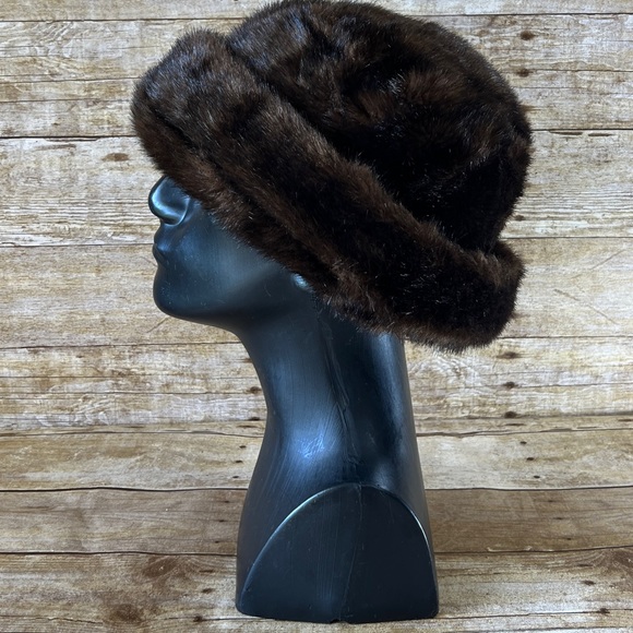 Luxurious One Size Womens Brown Fur Hat - Picture 3 of 11